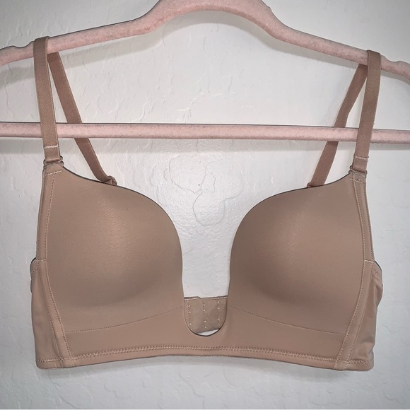 NWOT Deep Plunge, Cleavage Enhancing, Low Cut, Wireless Push Up Padded Bra - Picture 2 of 15